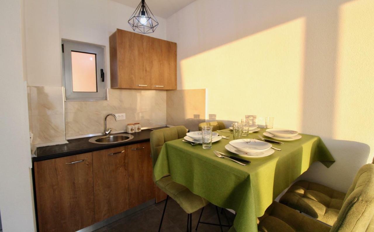 Apartments Komina Утьеха Экстерьер фото
