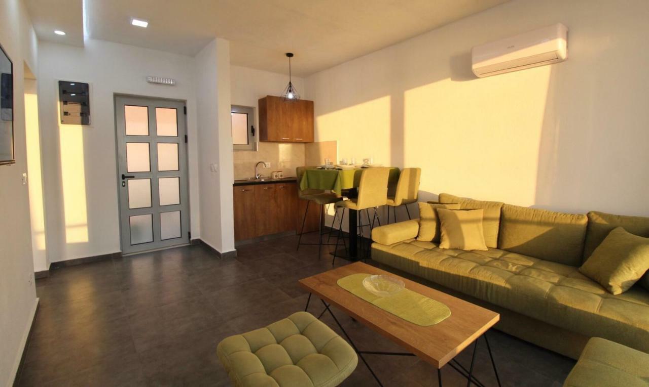 Apartments Komina Утьеха Экстерьер фото