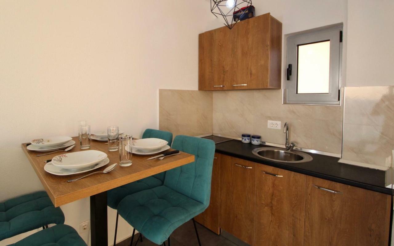 Apartments Komina Утьеха Экстерьер фото